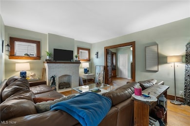 126 E Mapledale Ave, Akron, OH 44301 - photo 6