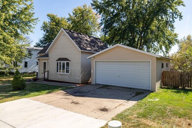 405 4th St SW, Pine Island, MN 55963 - photo 4