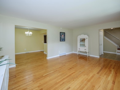 6426 Sussex St-106