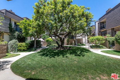 13915 Riverside Dr, Sherman Oaks, CA 91423 - photo 2