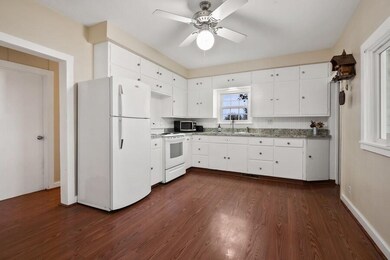 04_725SM140_5_Kitchen_LowRes