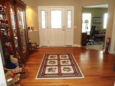 Very unique octagonal foyer with stunning hardwood