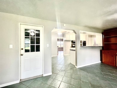 1925 14th Ave N, Texas City, TX 77590 - photo 2