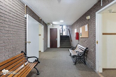 07-front Lobby_SLS_-9426
