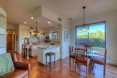 014_Casual Dining and Custom Kitchen.jpg