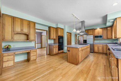 2408 Cloverdale Rd, Naperville, IL 60564 - photo 6