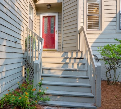 1050 Marsh Ct_Front Door