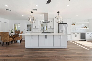 Breakfast bar and Island
