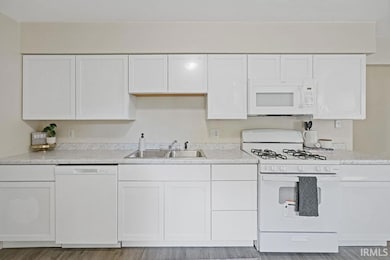 2103 W Jefferson St, Kokomo, IN 46901 - photo 7