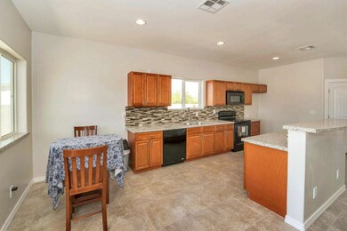 Eat in Dining off Kitchen