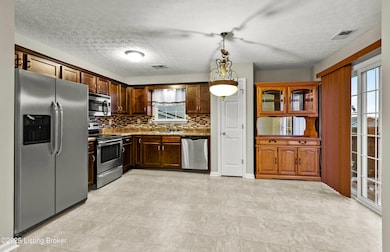 2140 Two Springs Dr, Shelbyville, KY 40065 - photo 3