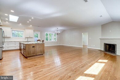 6410 Crosswoods Dr, Falls Church, VA 22044 - photo 3