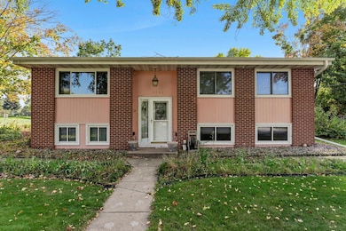 2254 Orchard Ln, Saint Paul, MN 55110 - photo 2