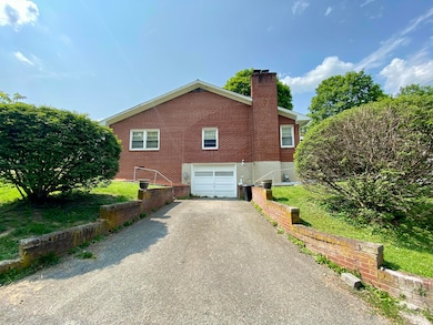 157 Walker St unit St, Ronceverte, WV 24970 - photo 3