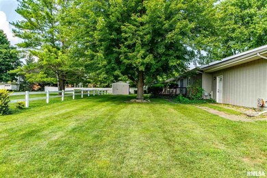 400 Southgate St, Lincoln, IL 62656 - photo 2