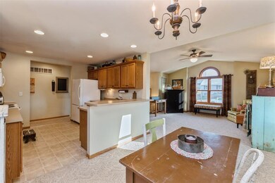 3736 Monarch Dr SW, Cedar Rapids, IA 52404 - photo 4