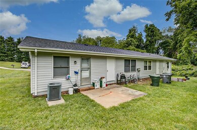 1147 & 1135 S Cox St unit A & B, Asheboro, NC 27203 - photo 4
