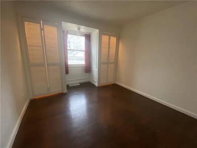 Bedroom with 2 closets