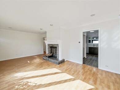 1056 E Villa Dr, Des Plaines, IL 60016 - photo 4