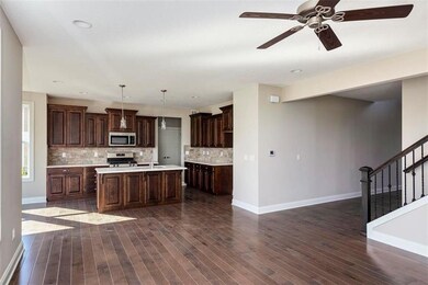 9133 Kenton St, Lenexa, KS 66227 - photo 7