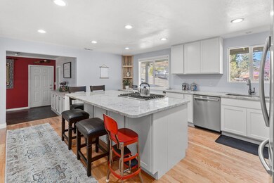 903 NW Hewitt Ln, Grants Pass, OR 97526 - photo 7