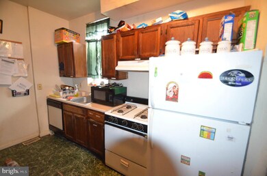 864 W Lombard St, Baltimore, MD 21201 - photo 5