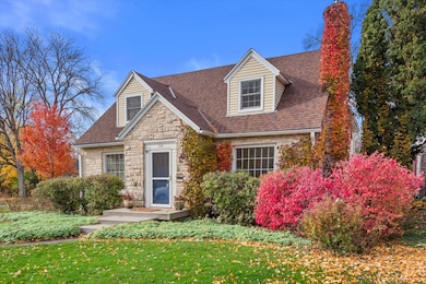 208 N Maple Terrace, Oconomowoc, WI 53066 - photo 3