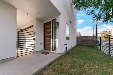 604 Oakley St, Houston, TX 77006 - photo 3