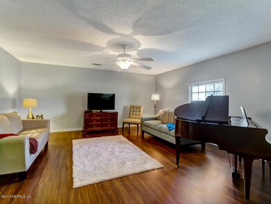 1250 Peacefield Dr, Jacksonville, FL 32205 - photo 6