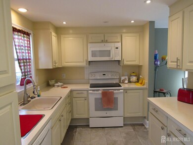 72 Amherst Ln unit A, Monroe Township, NJ 08831 - photo 4