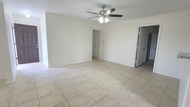 102 Mary Ann Dr, Friendswood, TX 77546 - photo 5