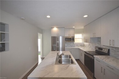 18304 Dalewood Ave, Maple Heights, OH 44137 - photo 6