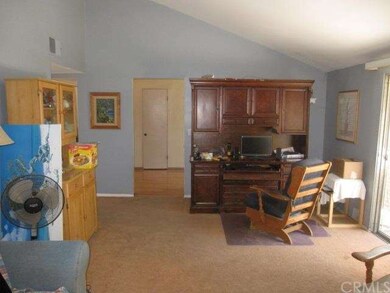 High Ceiling in Livingroom