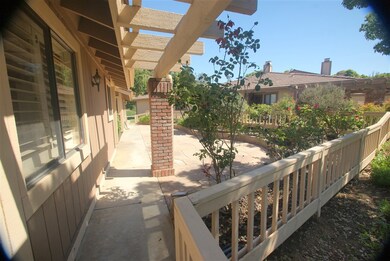 8543 Circle r Valley Ln, Escondido, CA 92026 - photo 7