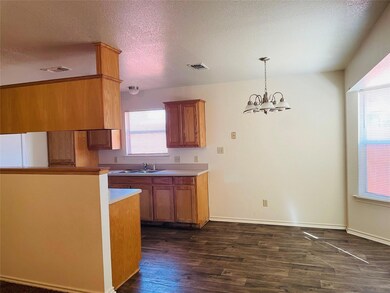 1602 Moss St, Gainesville, TX 76240 - photo 3