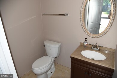 6816 Montivideo Square Ct, Falls Church, VA 22043 - photo 6