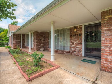 Nice covered Front Porch
