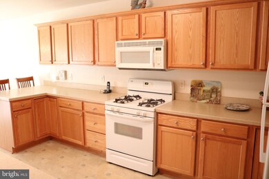 162 W Harmony Dr, Pottstown, PA 19464 - photo 5