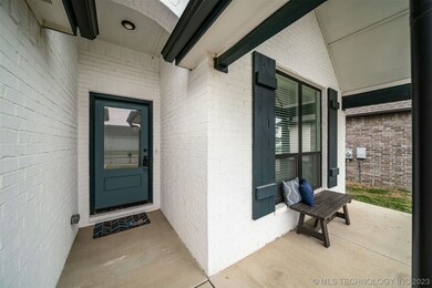 FRONT PORCH SUMMER TIME SITTING