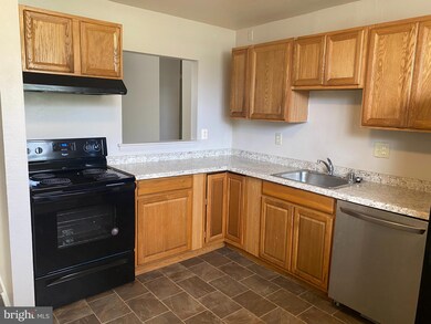 8617 Cipriano Springs Ct, Lanham, MD 20706 - photo 5