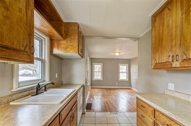 3947 40th St, Des Moines, IA 50310 - photo 6