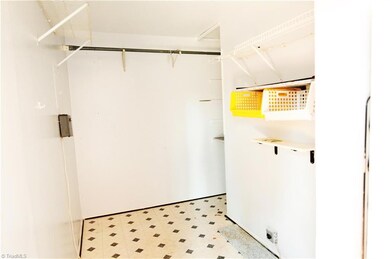 433 Brevard St, Statesville, NC 28677 - photo 7