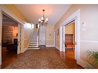 Entry/Foyer.