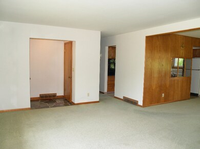 Foyer to Lv Room