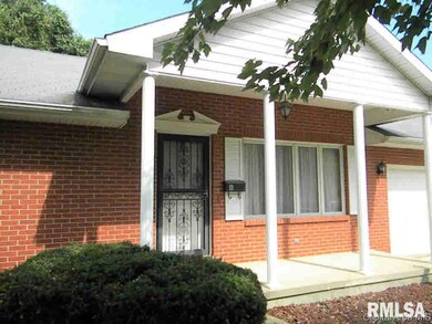 8 Stevenson Dr, Jacksonville, IL 62650 - photo 3