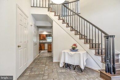 7810 Valleyfield Dr, Springfield, VA 22153 - photo 4