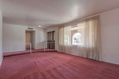 004_Living Room