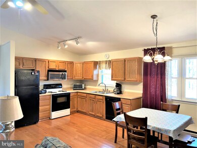 274 Emerald Ln, Berkeley Springs, WV 25411 - photo 4