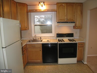 800 Salem Dr, Fredericksburg, VA 22407 - photo 2