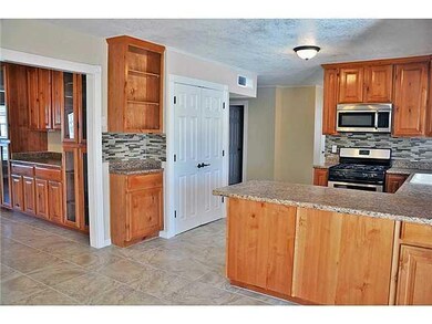 10908 Lakewood Ave, El Paso, TX 79935 - photo 6